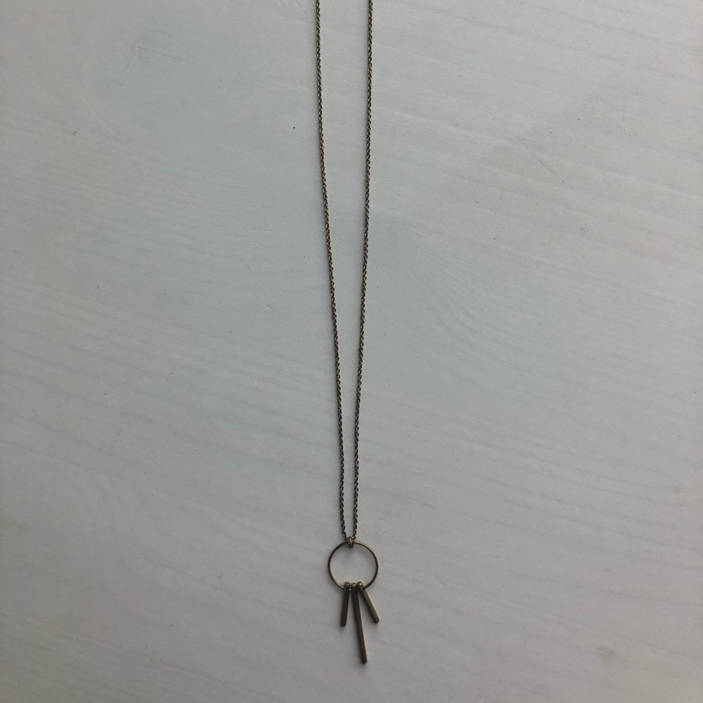 Metal pendant necklace